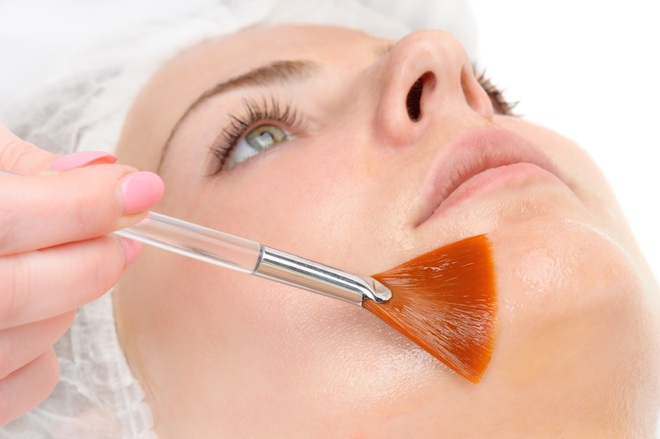Гликолевый пилинг для лица: эффективное средство для сияющей кожи