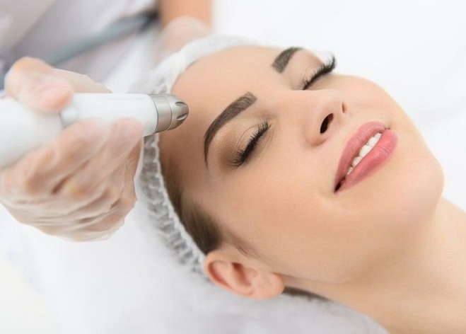 Лазерная чистка лица: эффективный способ очистки и омоложения кожи